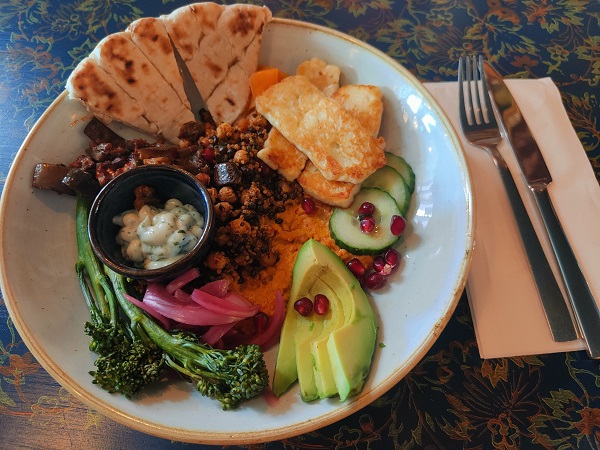 Leo Lounge Faversham - Buddha Bowl with Halloumi