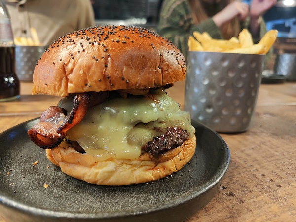 Meat and Greet, Bury St Edmunds - Meat Sweats Burger 1